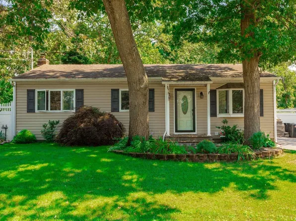 335 N Bicycle Path, Selden, NY 11784