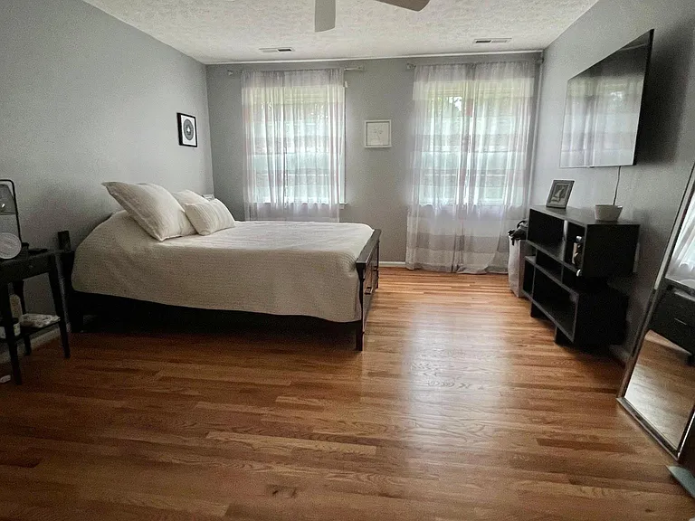 3911 Englewood Ct — Photo 9