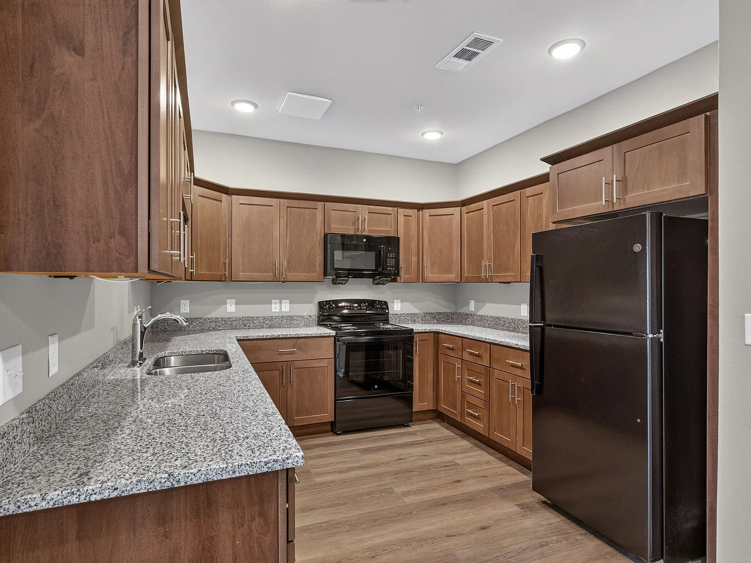 Maple Park Manor — Photo 3