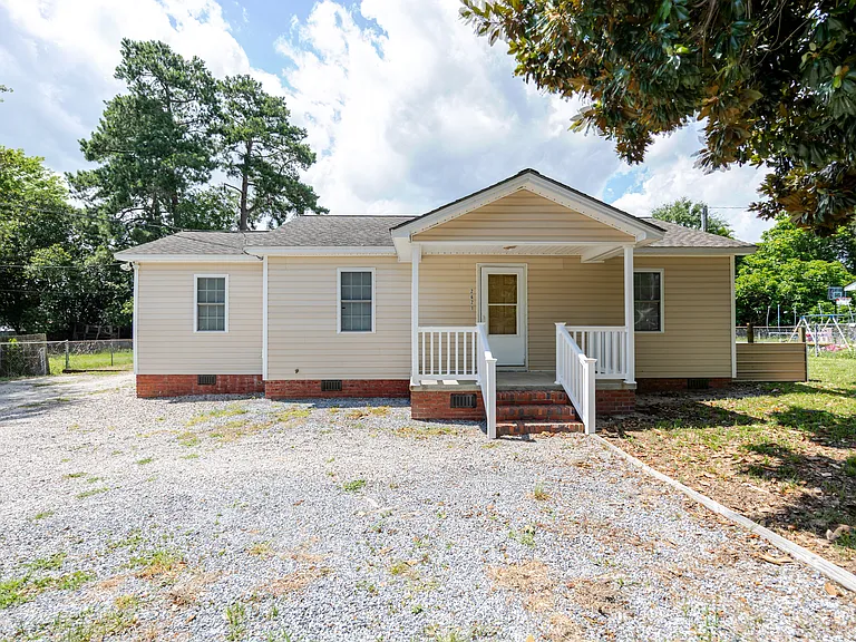 2621 W Willow Dr — Photo 2