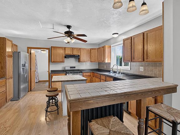 3rd image of 305 N Milwaukee STREET