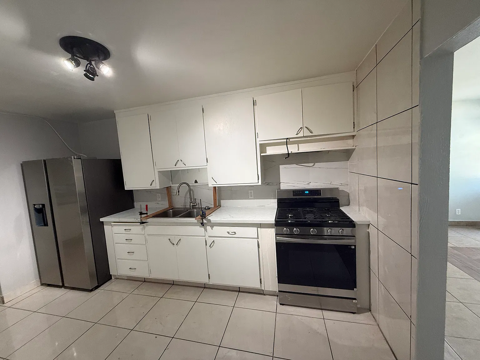 4 bed, 1200 sqft, $3,295 — Photo 3