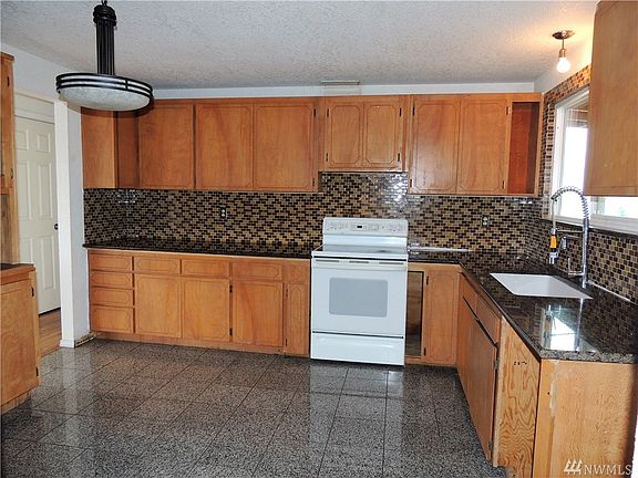 5th image of 4925 S 181st Pl