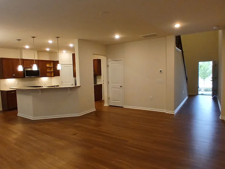 136 Eagleson St — Photo 7