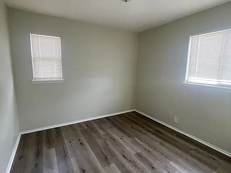 15360 Lucille St — Photo 7