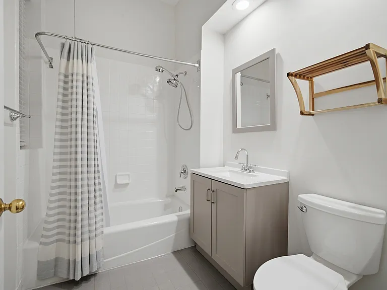 626 W Buckingham Pl #1E — Photo 20
