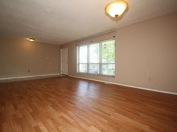 4th image of 12985 Verwood Dr