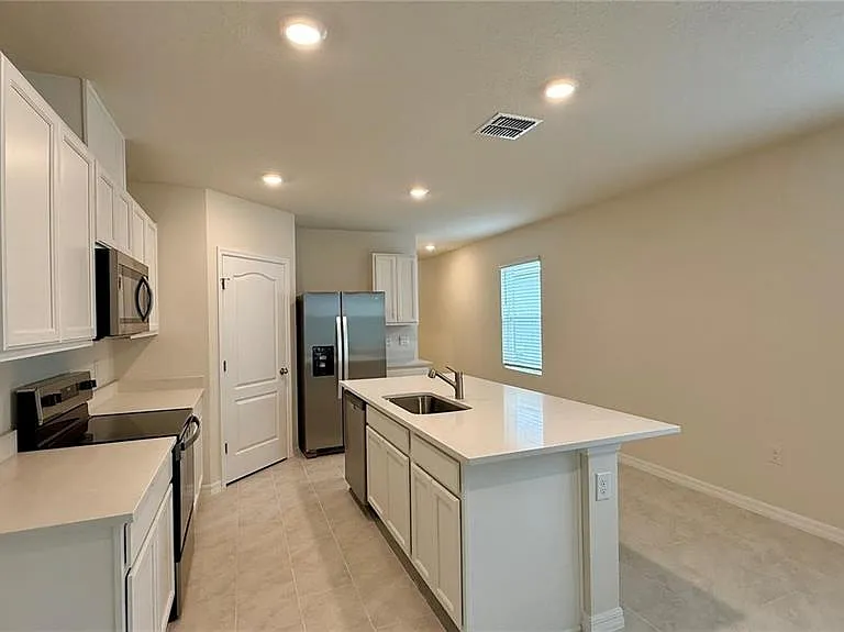 3314 Pine Lily Ave — Photo 4