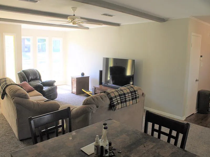 3 bed, 1422 sqft, $1,650 — Photo 3