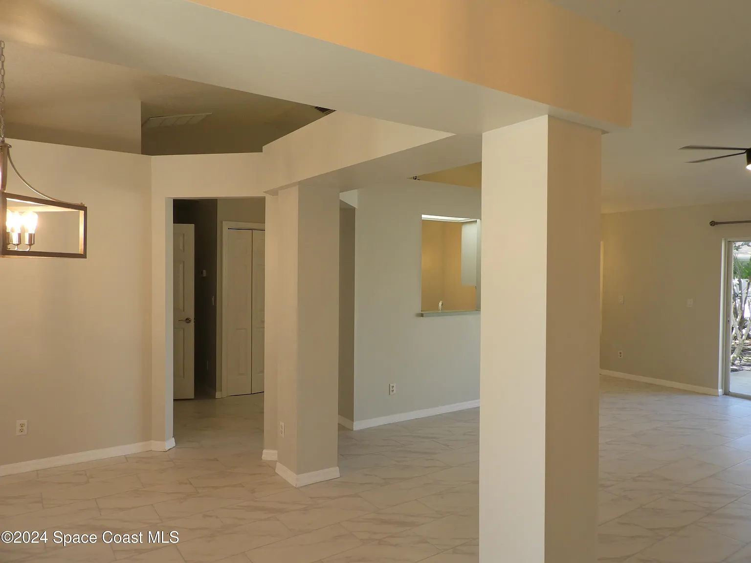 3 bed, 2.0 bath, 1593 sqft, $1,945 — Photo 4