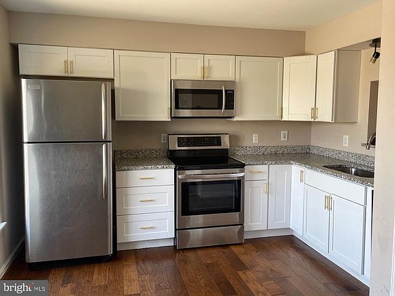 3rd image of 6611 E Beach Dr