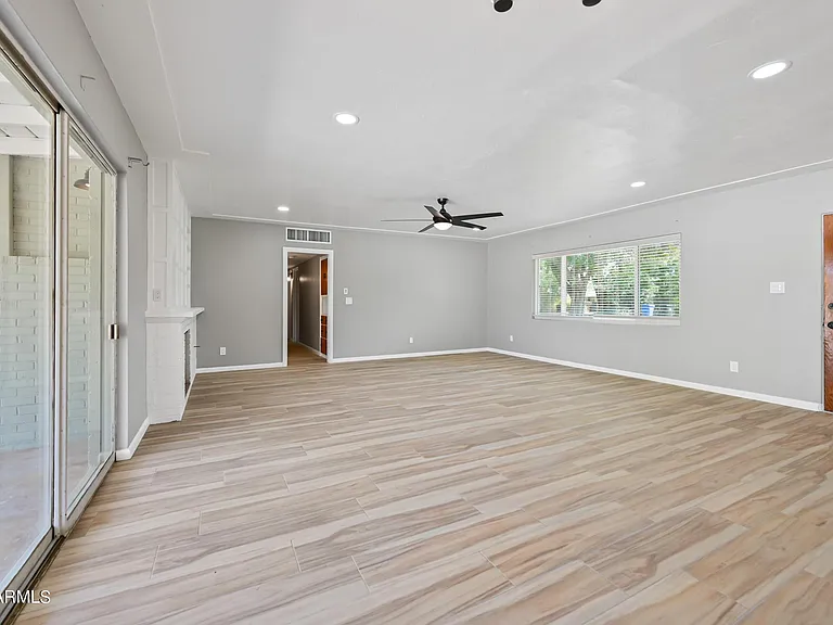1226 W Rancho Dr — Photo 8