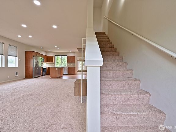 4th image of 348 Chelan Avenue NE