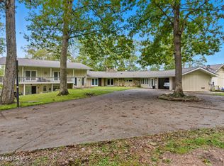 605 S Lake Dr, Oneida, TN 37841