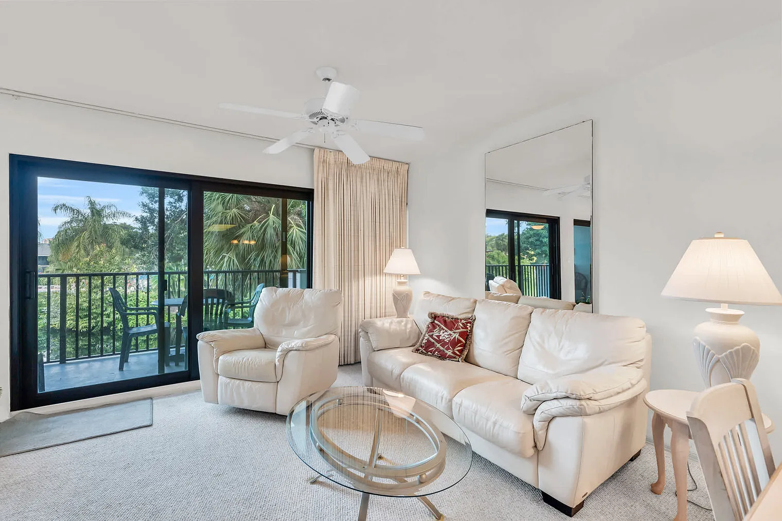 1 bed, 2.0 bath, 861 sqft, $4,692 — Photo 2