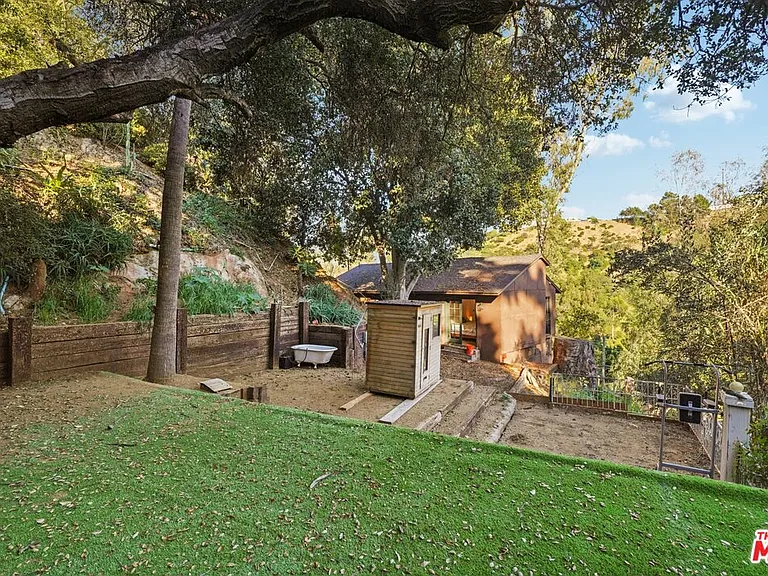 8718 Crescent Dr — Photo 35