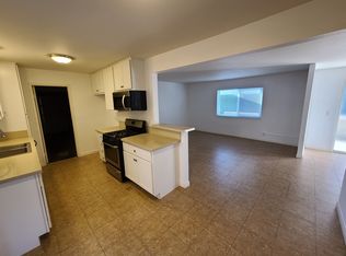 261 Ogle St, Costa Mesa, CA 92627