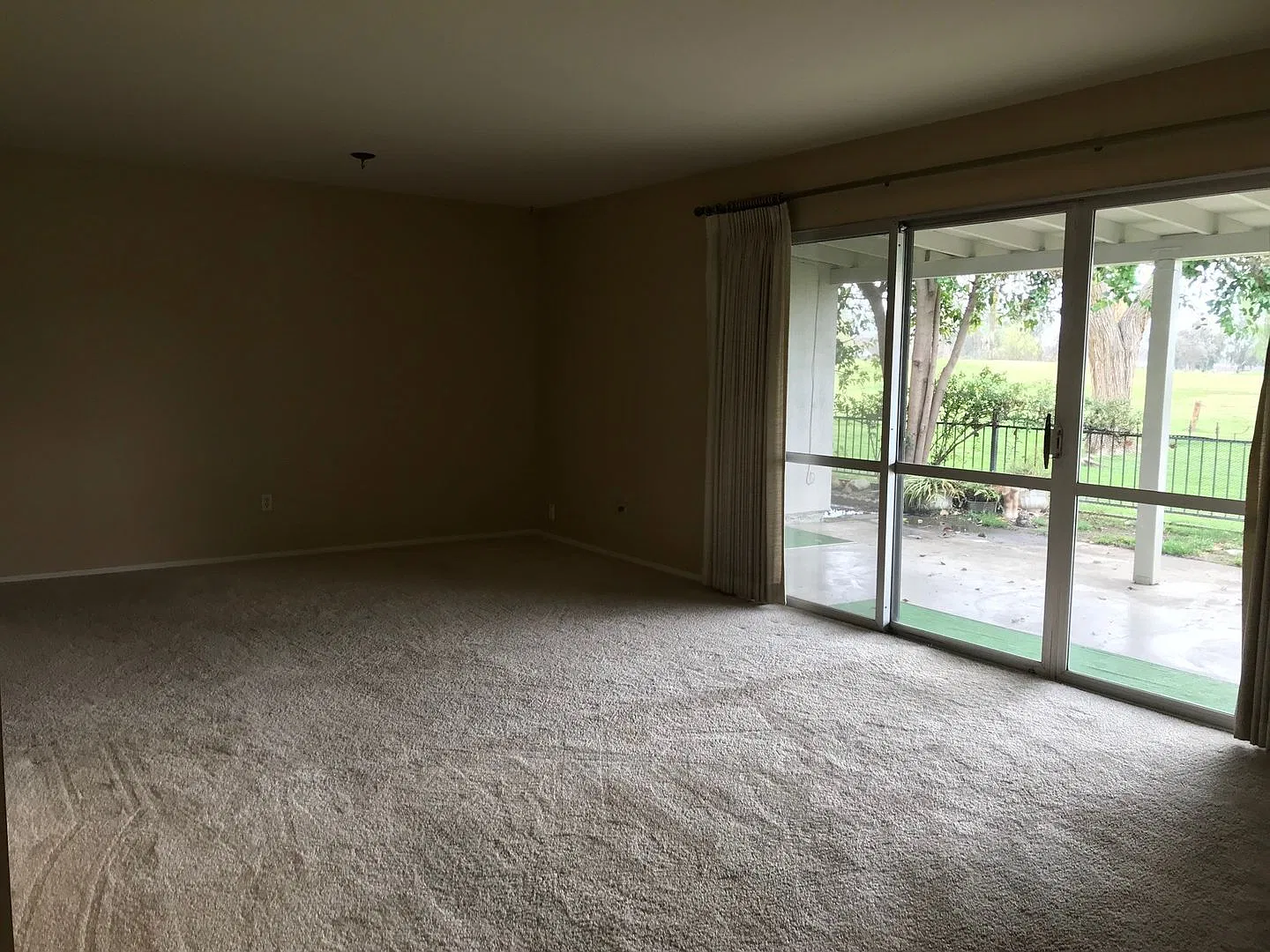 Charming 2-Bedroom Home in Kern City 55+ Community! — Photo 4