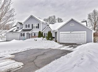 48 Hampton Ln, Fairport, NY