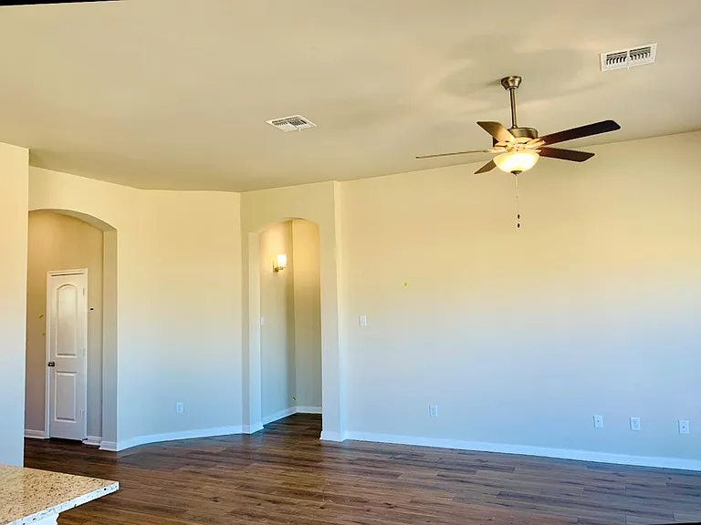 808 Fallbrook Dr — Photo 6