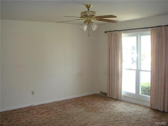 3rd image of 322 Hawthorne Dr