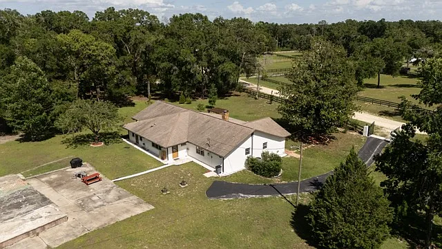 8697 SW 42nd St — Photo 3