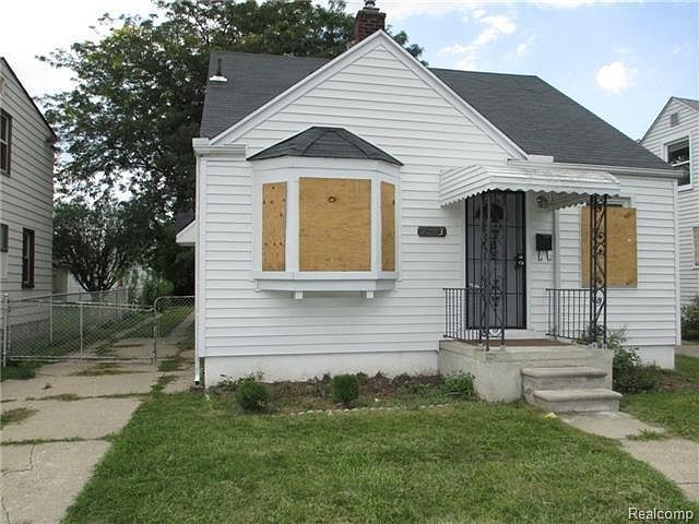 3 Bed, 1 Bath on Grandville