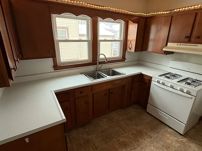 1021 N Mantua St — Photo 8
