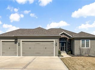 2294 W Trail Dr, Olathe, KS 66061