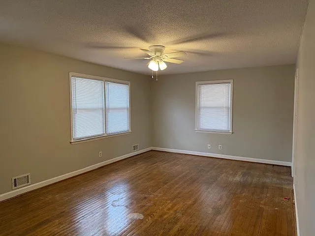 1917 Warwick Street - 1 — Photo 2