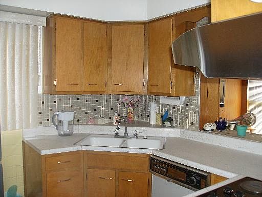 5th image of 2646 S Clarence Ave