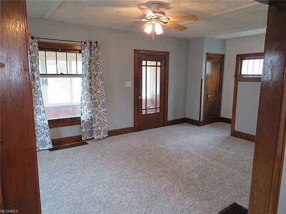 4th image of 542 1/2 N Grant St