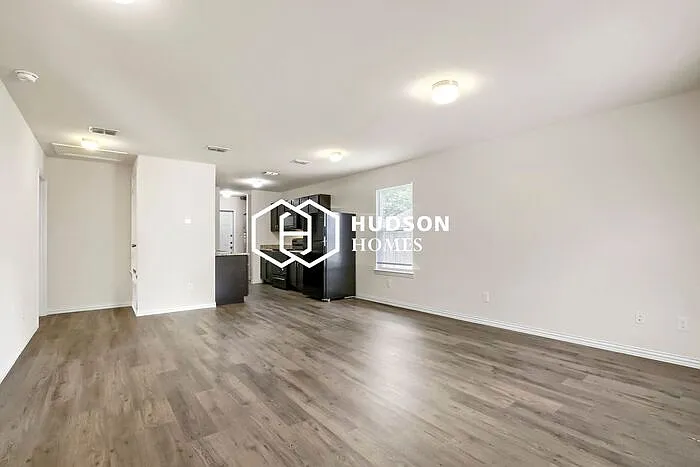 2402 Smith Dr — Photo 5