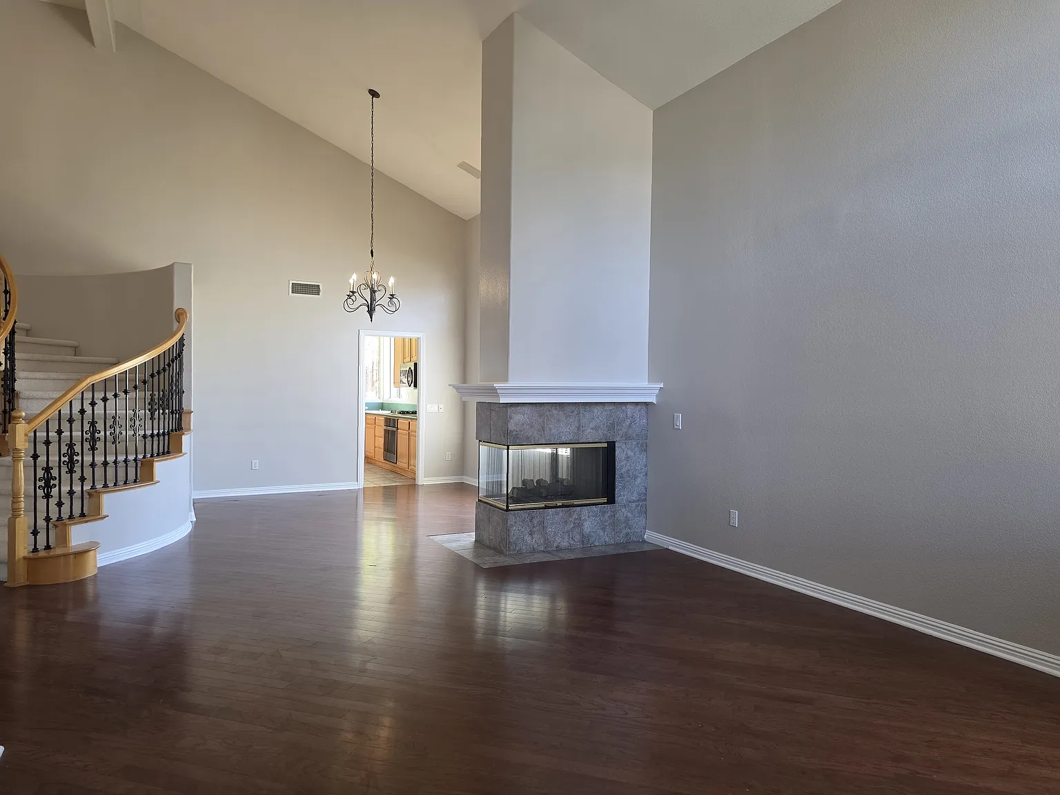 4 bed, 3208 sqft, $5,000 — Photo 2