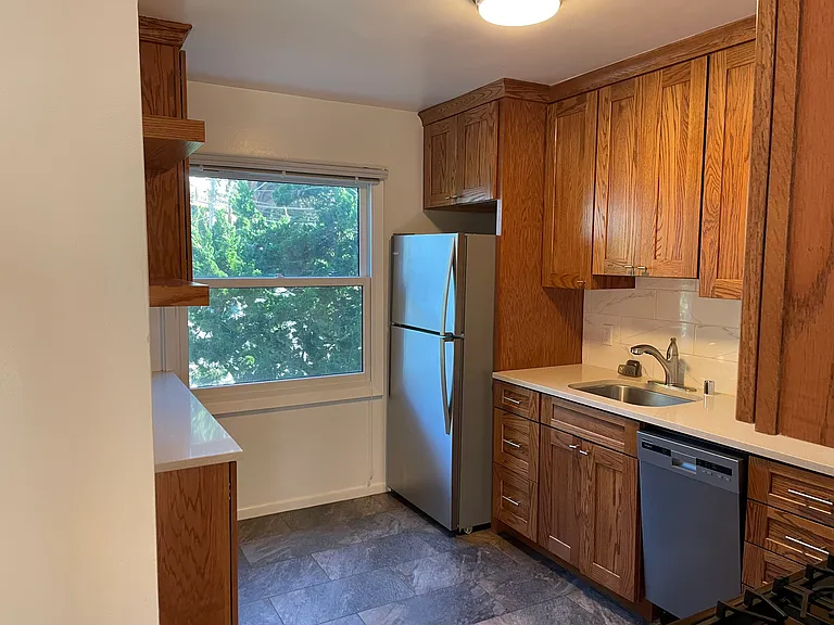 100 Glenview Dr — Photo 7