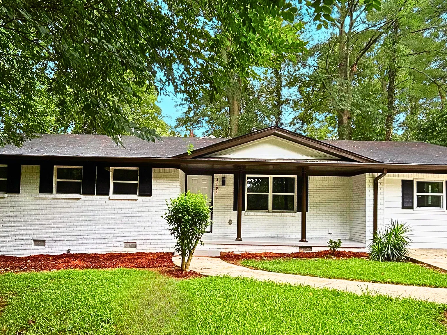 4 bed, 2.0 bath, 1936 sqft, $2,200 — Photo 1