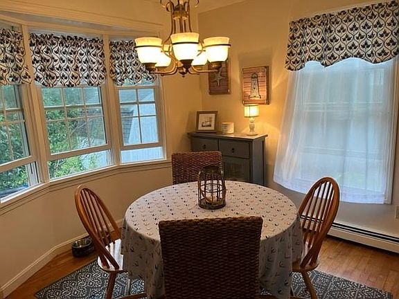 DINING ROOM--NOTICE BEAUTIFUL WINDOWS