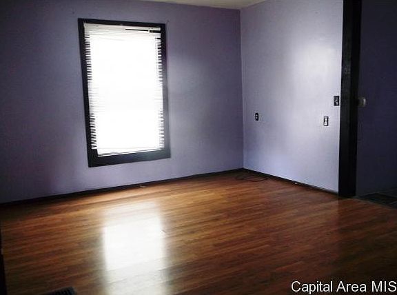 3rd image of 223 E 3rd Ave