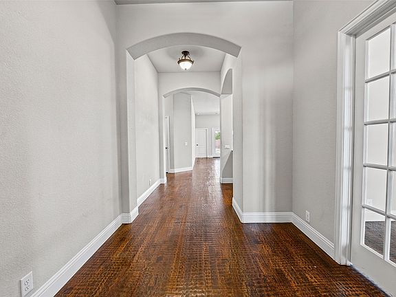 3rd image of 2107 Victoria Ln