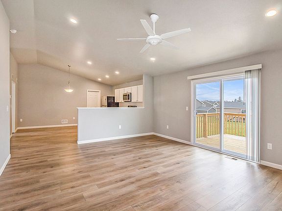 5th image of 16044 Bedington Dr