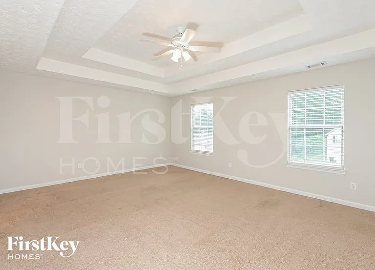 4447 Chester Ln — Photo 7