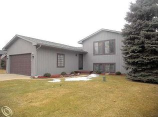 5323 Weston Ct, Commerce Township, MI 48382