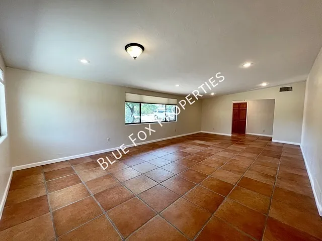 729 N Alamo Ave — Photo 11