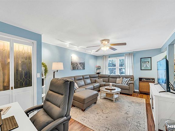 3rd image of 48B Hastings Ave