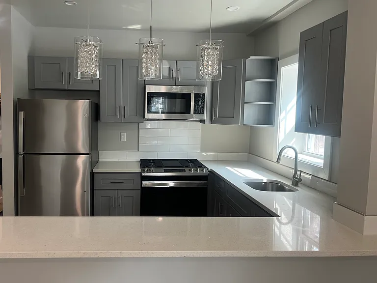 1019 Sutter Ave #1 — Photo 1