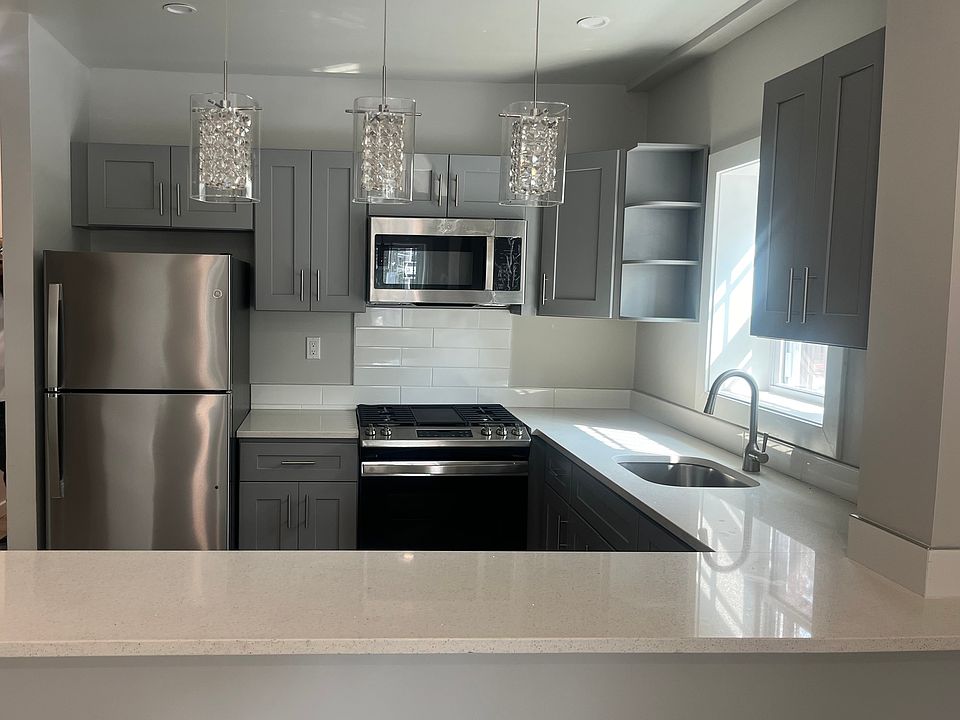 1st image of 1019 Sutter Ave Floor 1