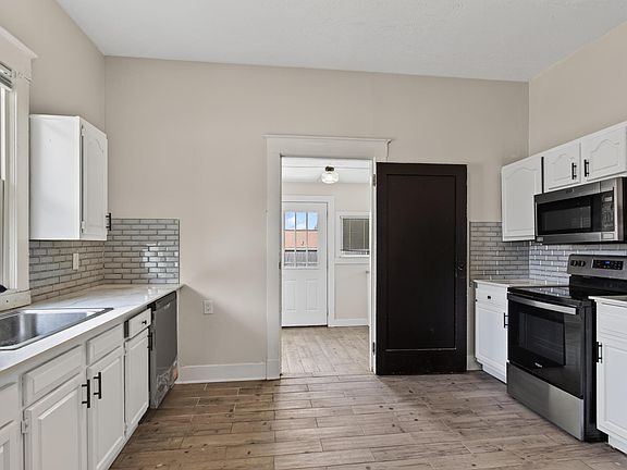 4th image of 1011 Queen St