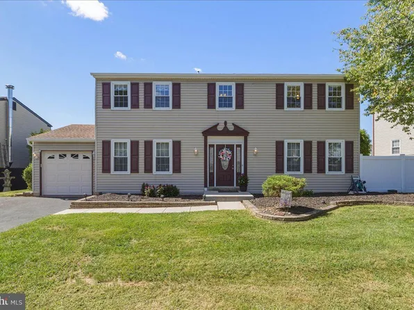 1527 Barnswallow Dr, Bensalem, PA 19020
