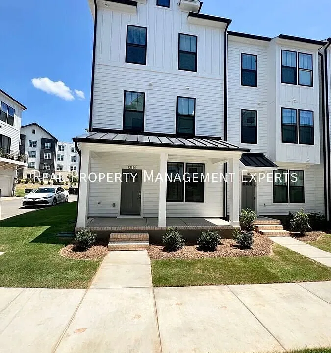 12110 Storm Ln