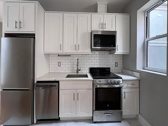 4th image of 312 E 116th St #Penthouse 2b